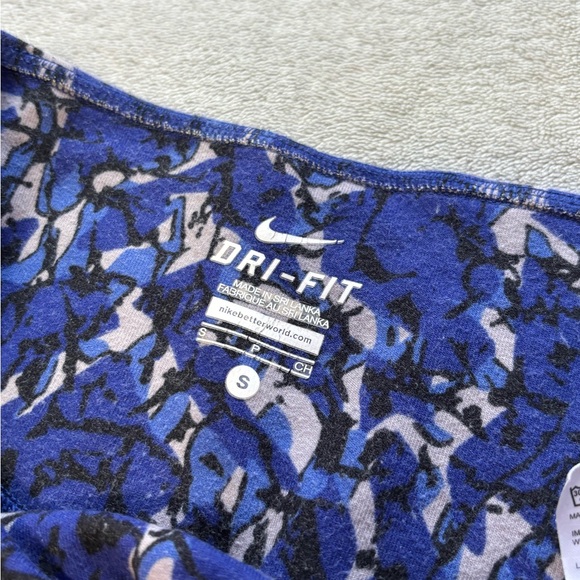 Nike Dri-Fit Capri Leggings - Picture 3 of 4